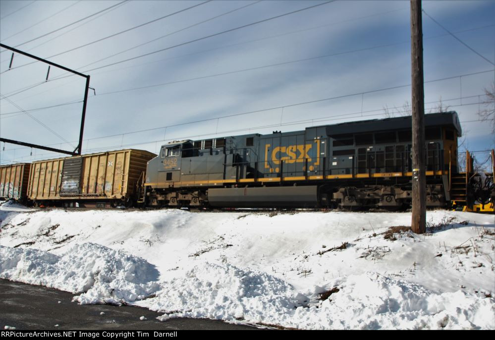 CSX 3452 on Q404